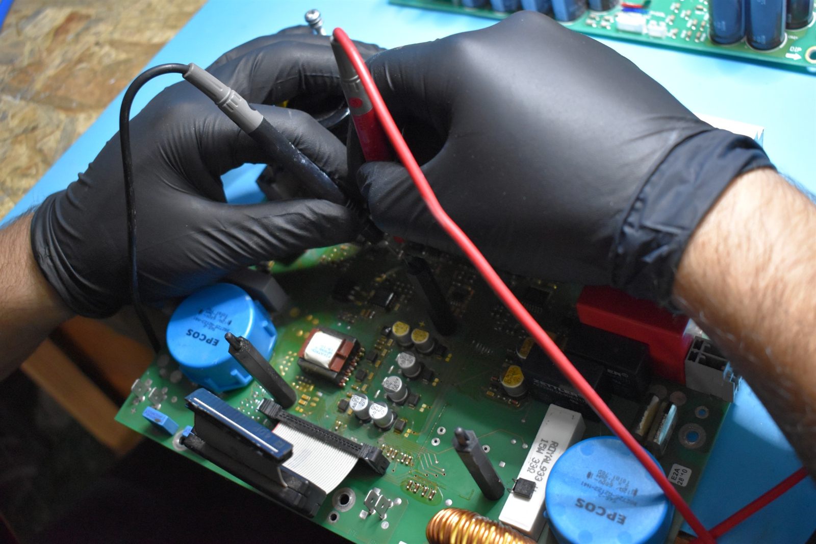 Measuring with a multimeter on an inverter board